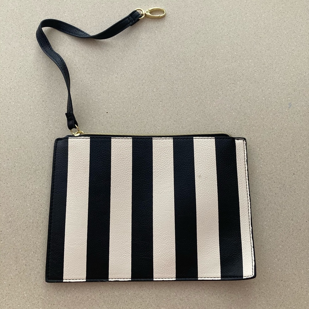 Betsey Johnson wristlet/bag - Picture 4 of 5